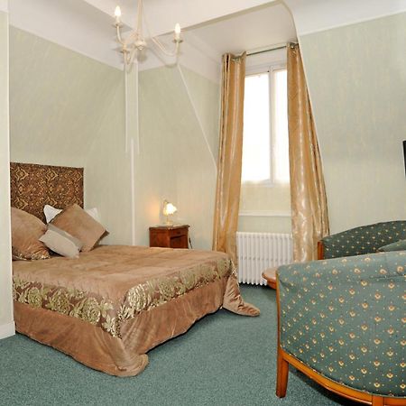 Hotel La Tour Сюллі-сюр-Луар Екстер'єр фото