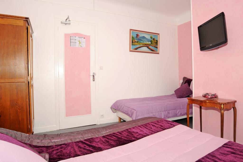Hotel La Tour Сюллі-сюр-Луар Номер фото