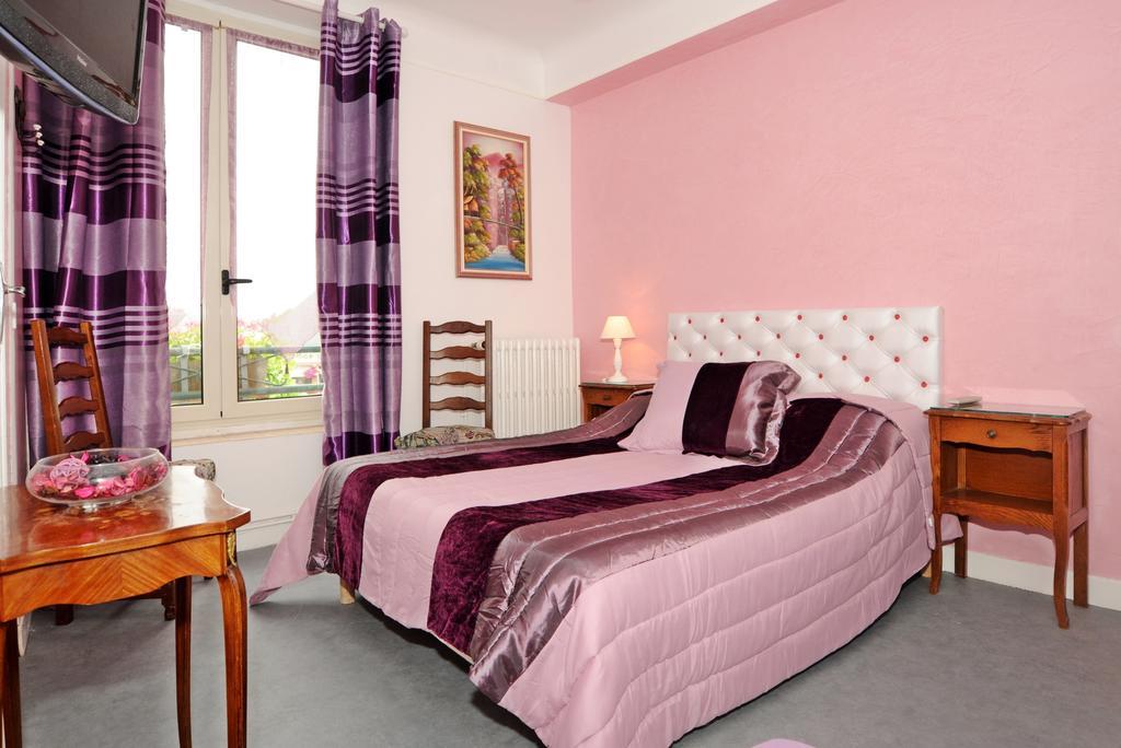Hotel La Tour Сюллі-сюр-Луар Номер фото