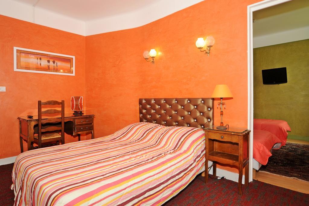 Hotel La Tour Сюллі-сюр-Луар Номер фото